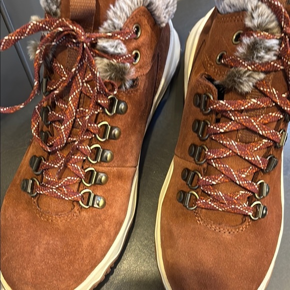 LL Bean Women's Day Venture Brown Suede Insulated Cozy Lace-Up Boots Sz 9M - Picture 2 of 10